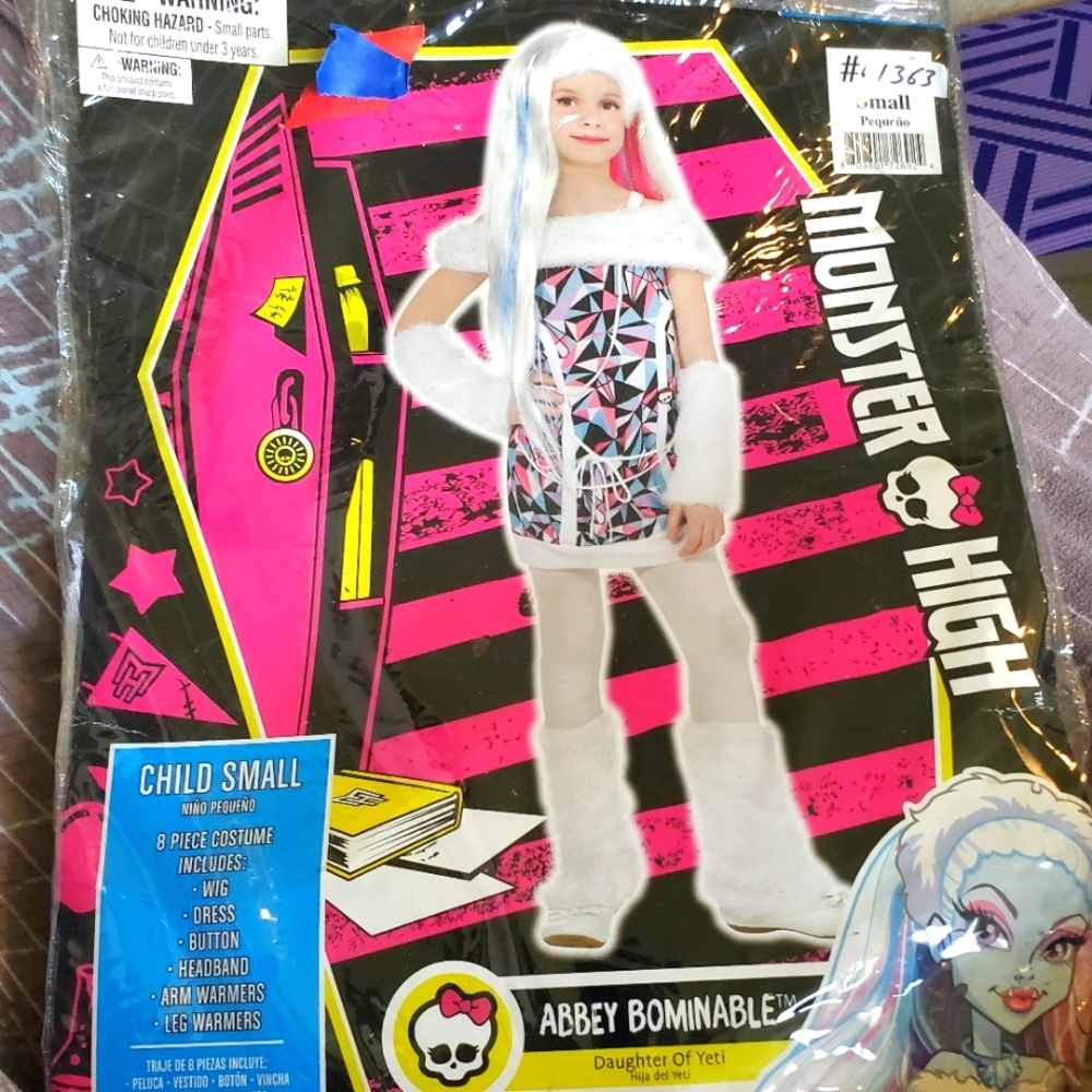 Monster High Abbey Bominable Girls Costume 8 piece costume!! New